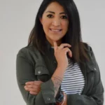 Bea doula sonriendo, preparada para responder preguntas frecuentes sobre doulas