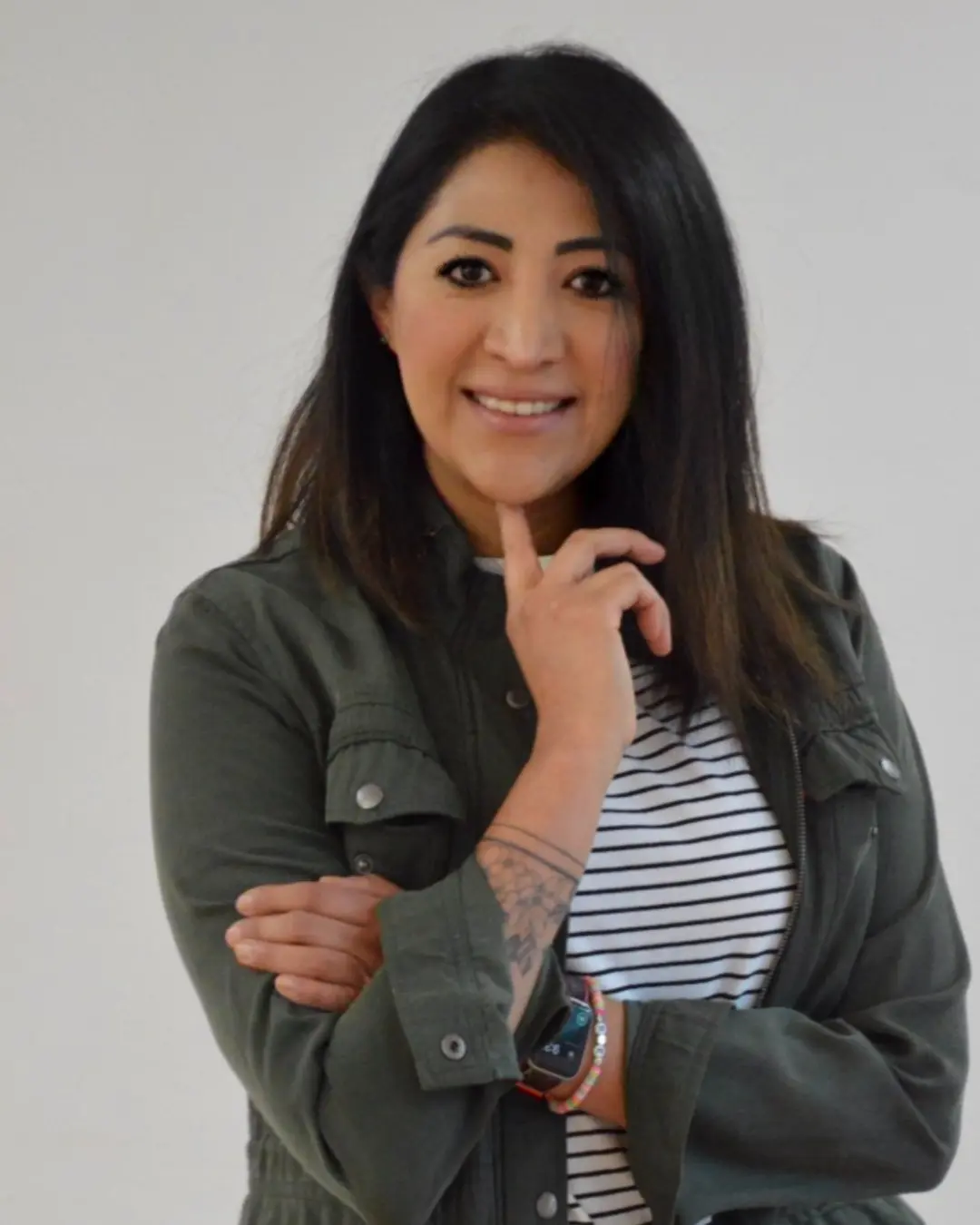 Bea doula sonriendo, preparada para responder preguntas frecuentes sobre doulas